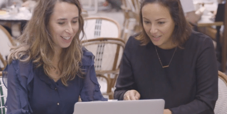 Sarina Lavagne, fondatrice de Prescription Lab, avec une collaboratrice