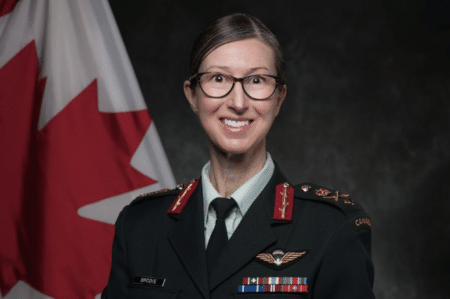 Le Canada féminise son commandement militaire