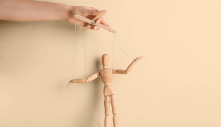 manipulation au travail femmes dirigeantes